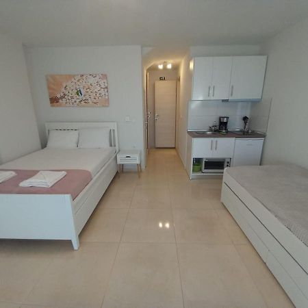 Apartamento Elenis House Néa Péramos Exterior foto