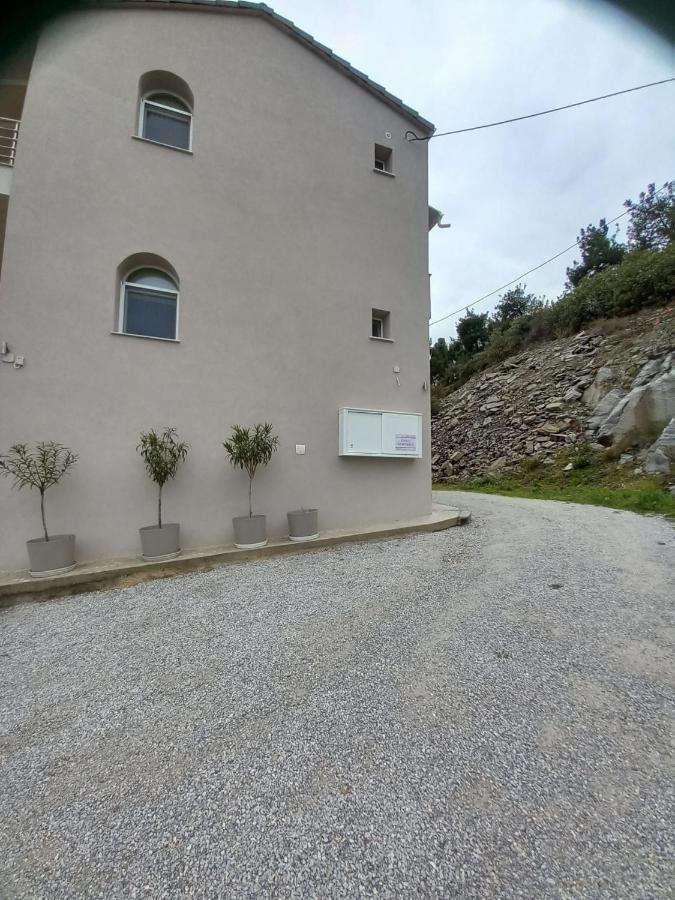 Apartamento Elenis House Néa Péramos Exterior foto